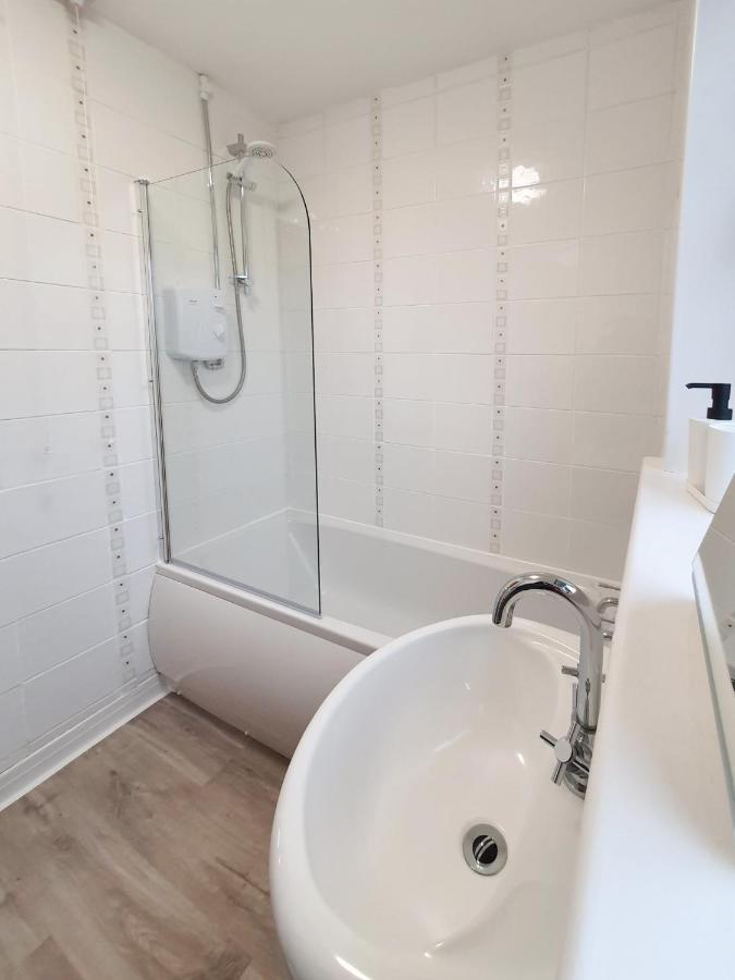 3 Bedroom House Amazon M90 Dunfermline Edinburgh Eksteriør billede