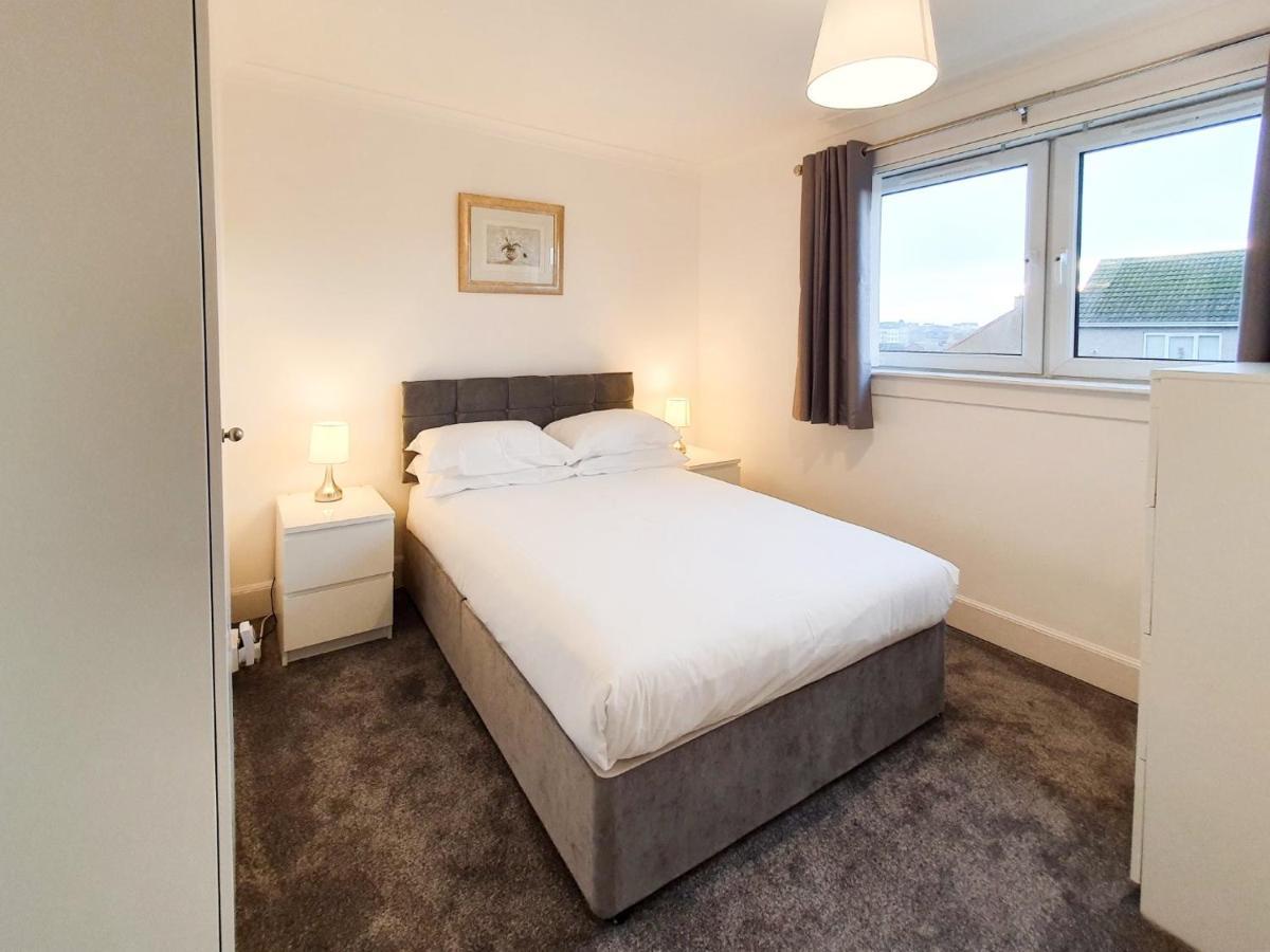 3 Bedroom House Amazon M90 Dunfermline Edinburgh Eksteriør billede
