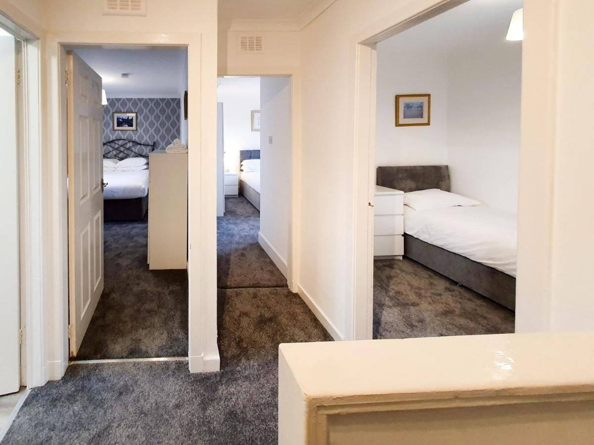 3 Bedroom House Amazon M90 Dunfermline Edinburgh Eksteriør billede