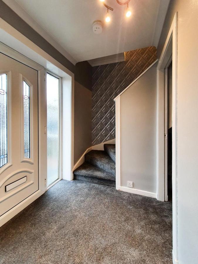 3 Bedroom House Amazon M90 Dunfermline Edinburgh Eksteriør billede